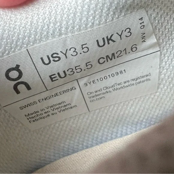 Kids On The Roger Pro Shoes Sz 3.5Y Big Kid School Basketball Sneaker On Clouds - Picture 13 of 14